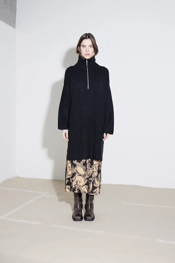 Corana Black Knitted Dress by ICHI