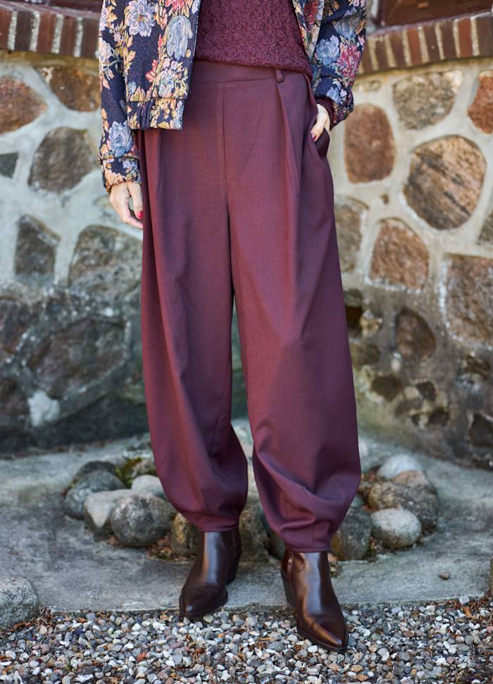 Black Colour Amina Balloon Pant - Plum