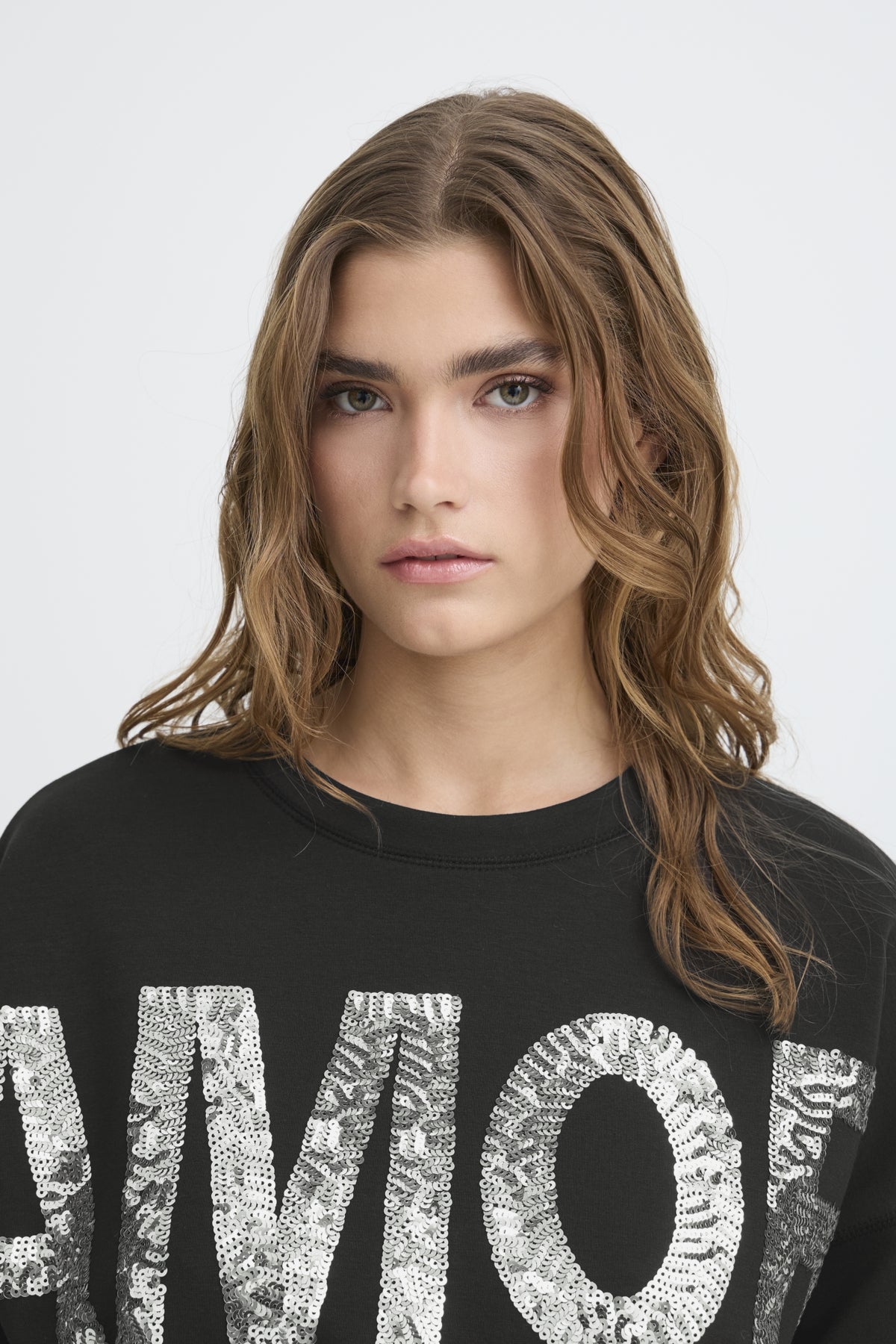 Kelicia Amor Sequin Sweatshirt by ICHI
