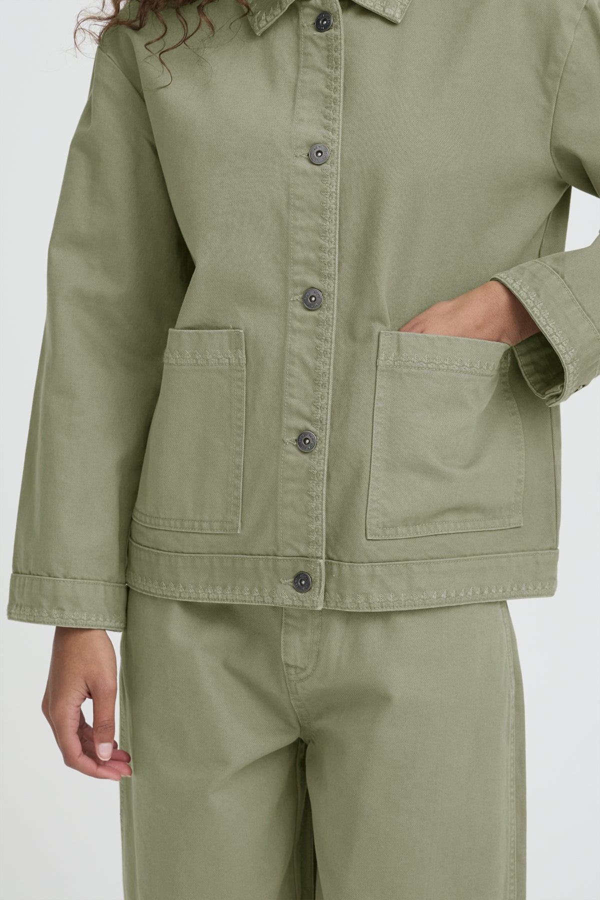 Holia Jacket Oil Green by ICHI