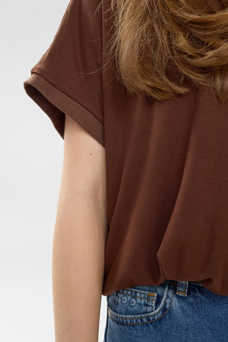 Leah Boxy Tee Chicory Coffee by Numph